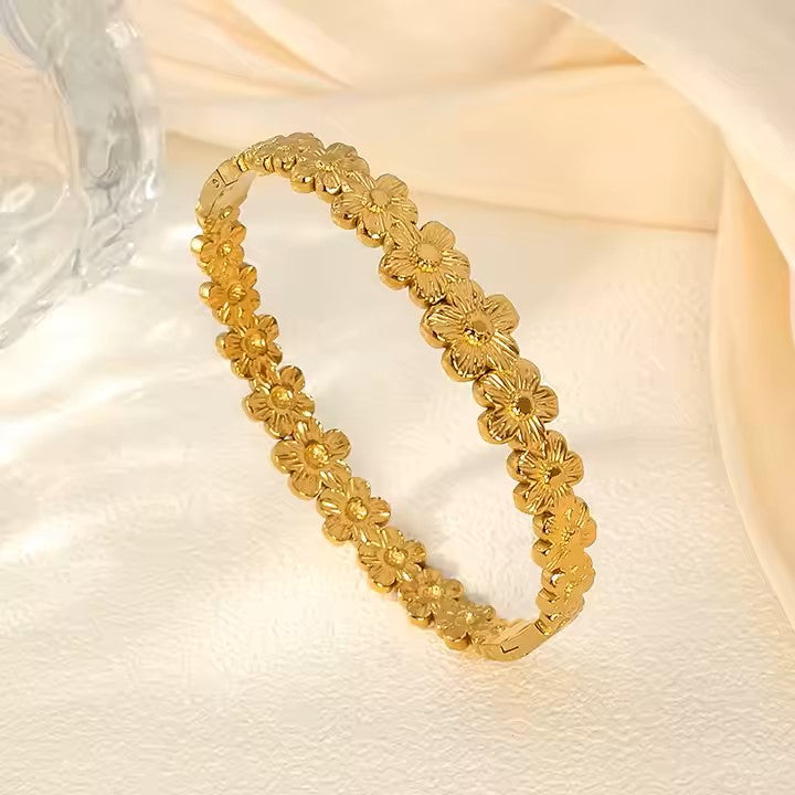 Mini Flower Bracelet 18ct Gold Plated - MAJO LONDON 