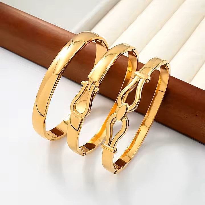 Linked Horseshoe Bangle Bracelet 18ct Gold Plated - MAJO LONDON 